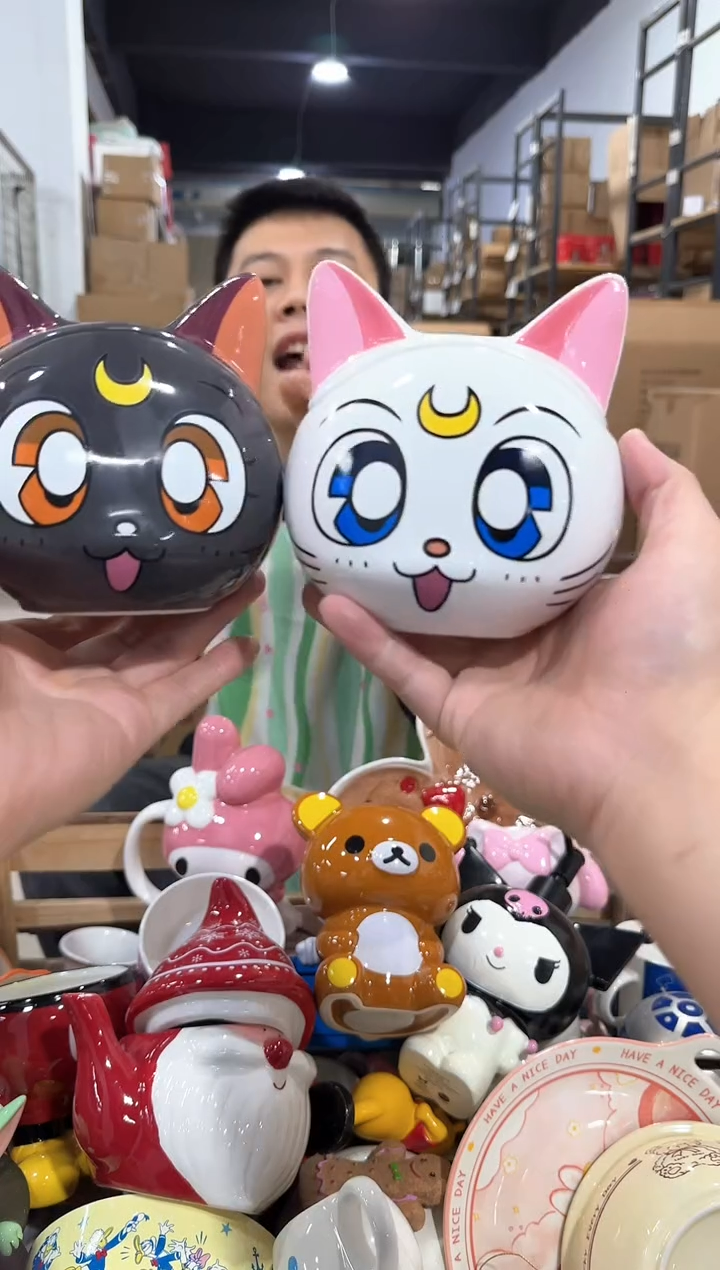 瓷片黑猫加白猫带盖杯  