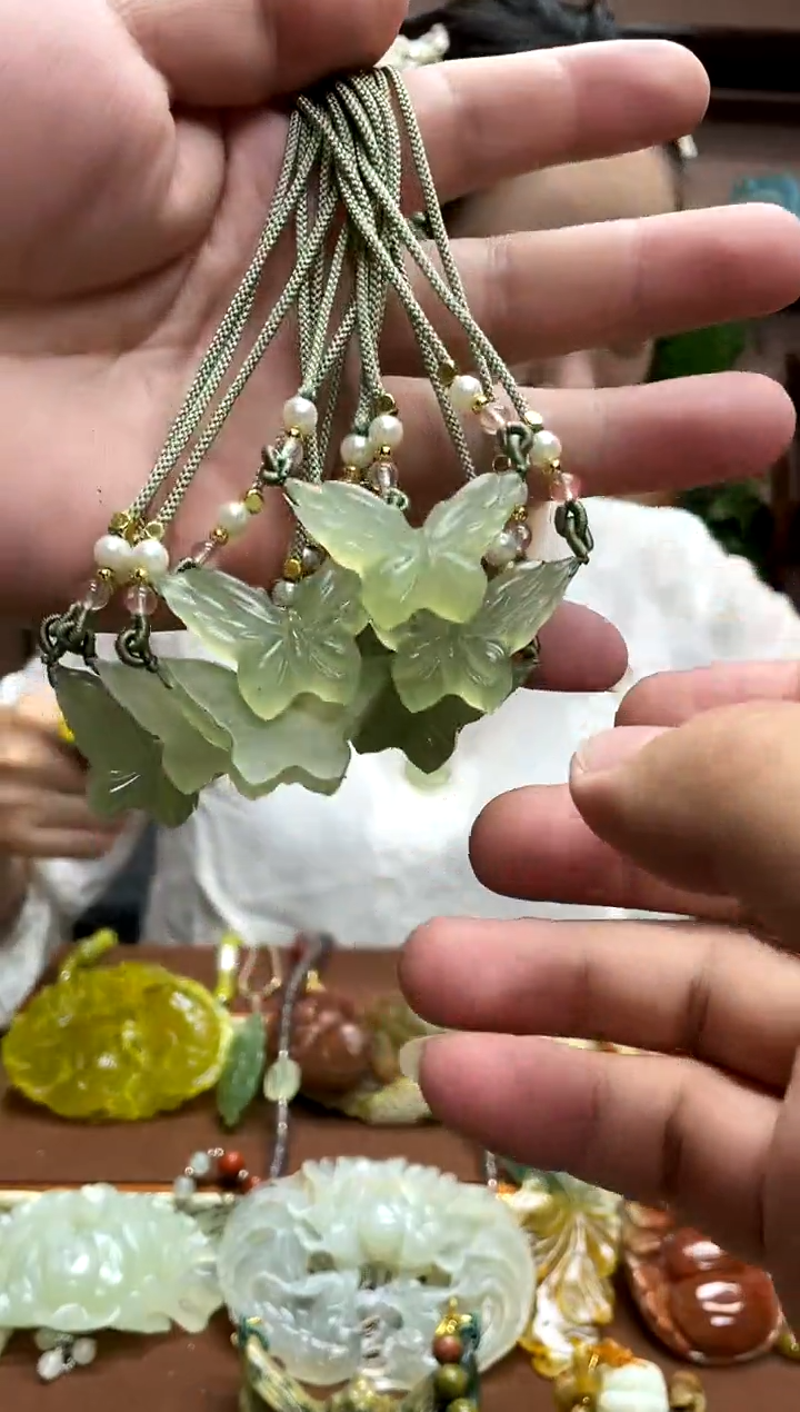 未镶嵌岫玉吊坠多样性发货发其中之一