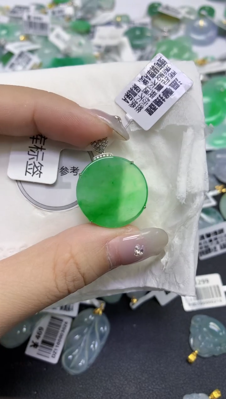 颈饰18K金镶嵌翡翠天然缅甸翡翠A货百元以上9元证书费自理