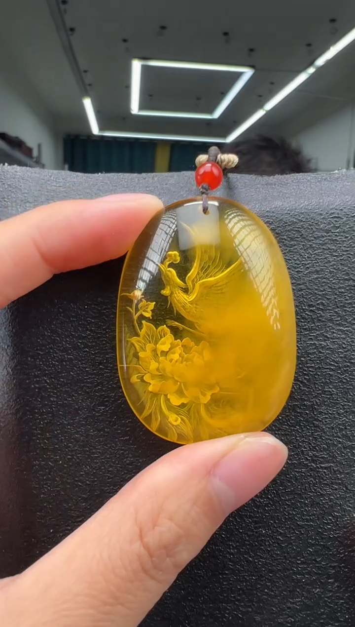 未镶嵌颈饰琥珀凤凰