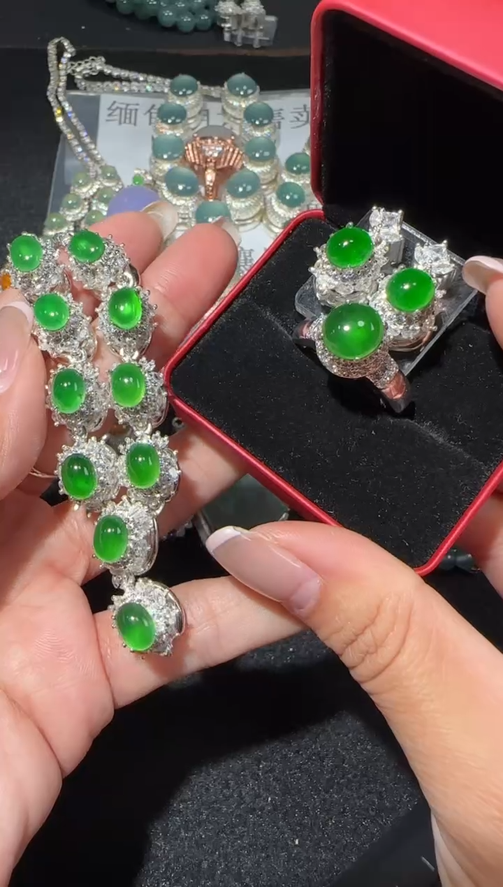 【闪购商品】翡翠套链未镶嵌多样性发货拍一发三