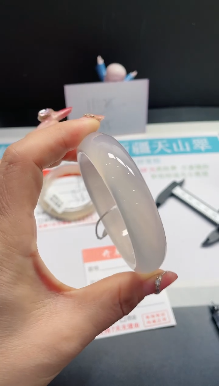 【闪购商品】石英质玉手镯未镶嵌81