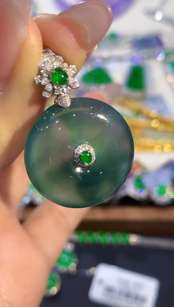 吊坠(不含链)18K金镶嵌翡翠多样性发其一`