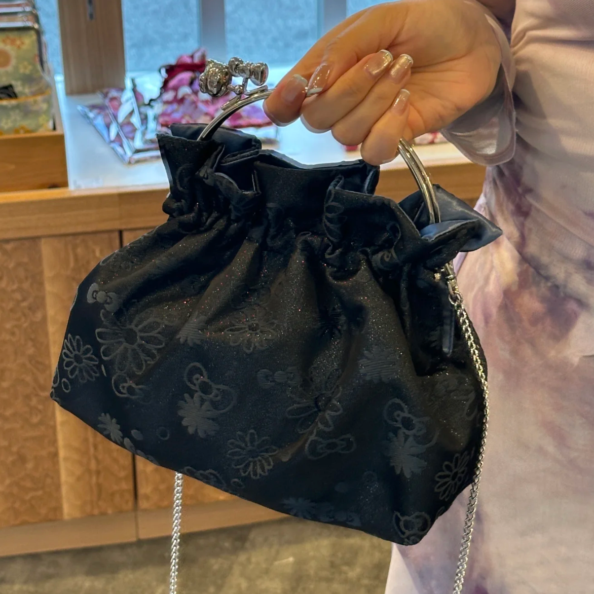 【京都限定】Hello Kitty 日本制 黑色丝绸挎包