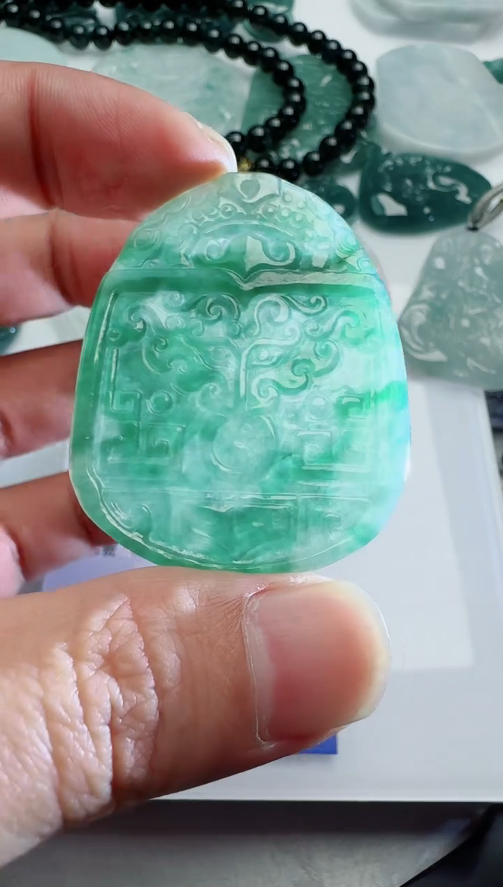 【闪购商品】翡翠吊坠(不含链)未镶嵌多样性随机发其一