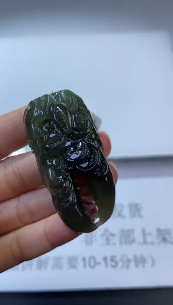 未镶嵌和田玉挂件356633    多人