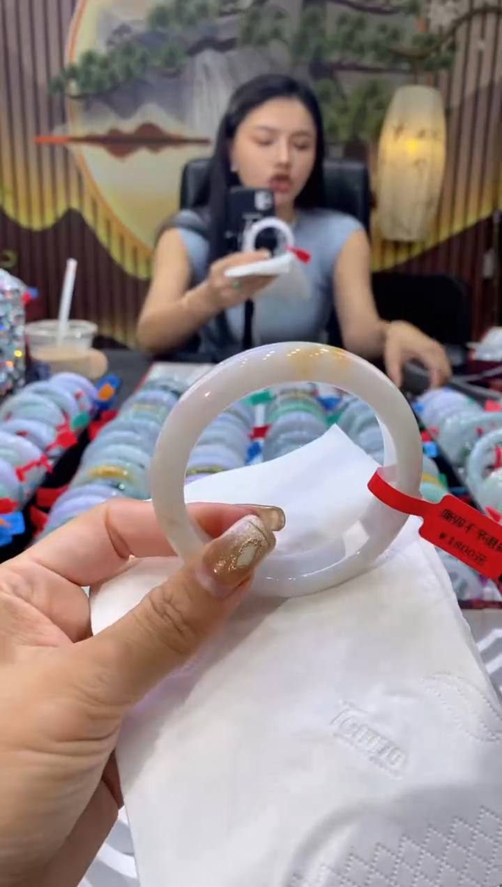 翡翠手镯未镶嵌多人04875