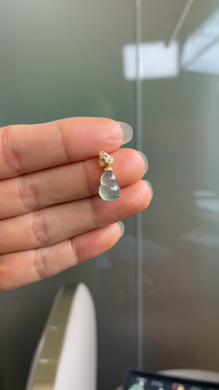 颈饰18K金镶嵌翡翠天然翡翠A货