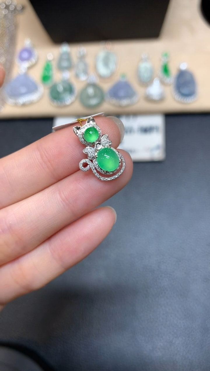 【闪购商品】翡翠颈饰18K金镶嵌蛋面【无服务费