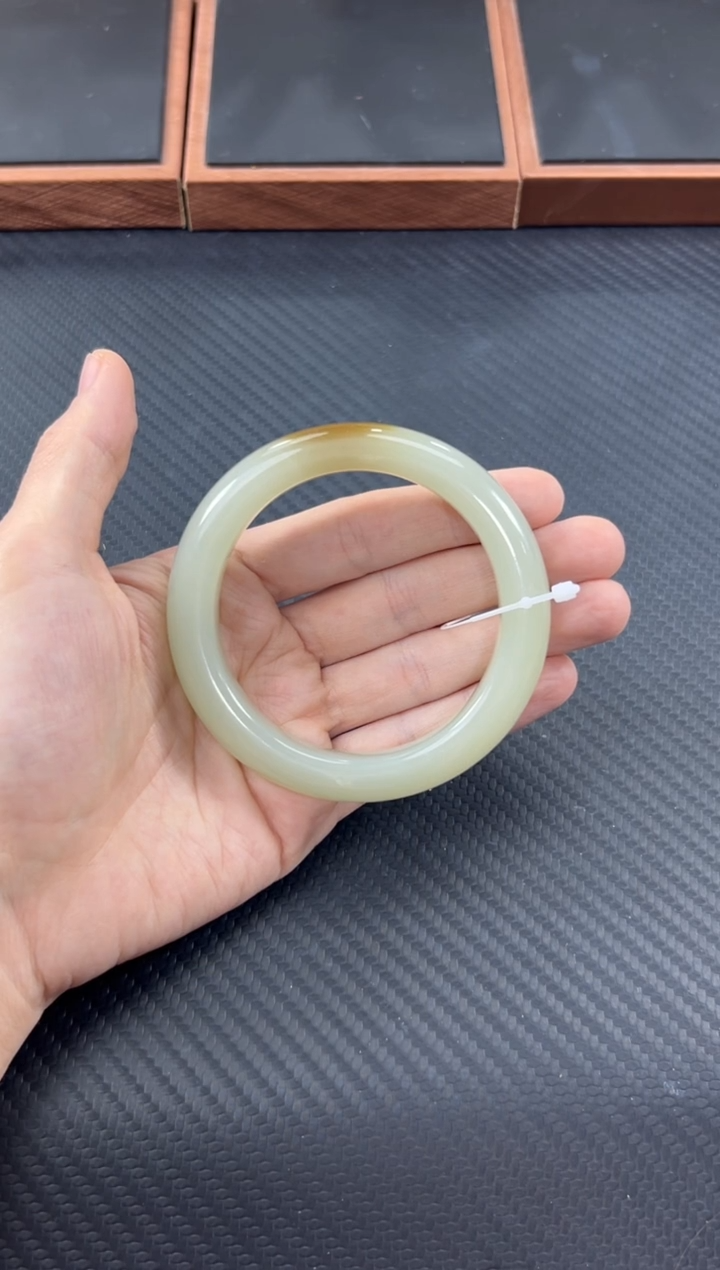 和田玉手镯未镶嵌且末微色差近矿二号矿59手镯S