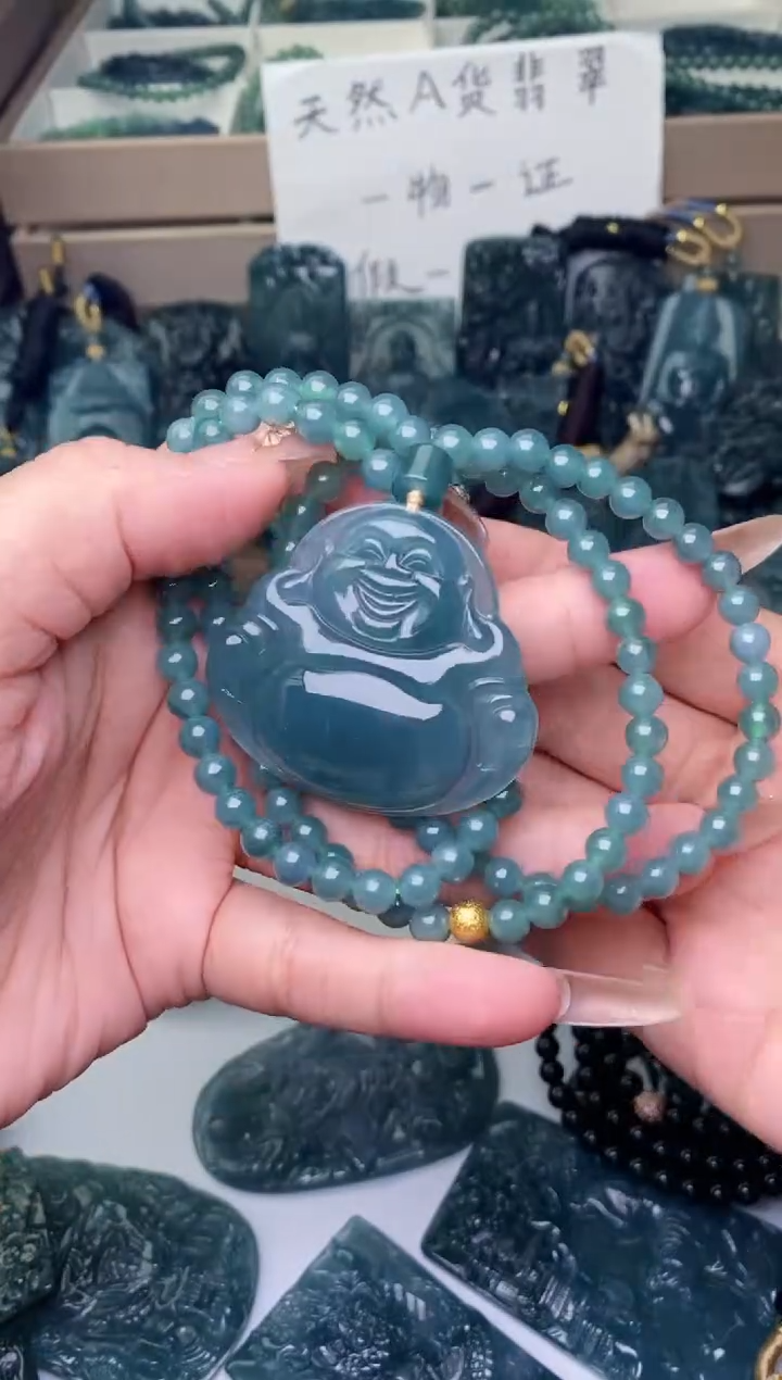 翡翠未镶嵌颈饰          