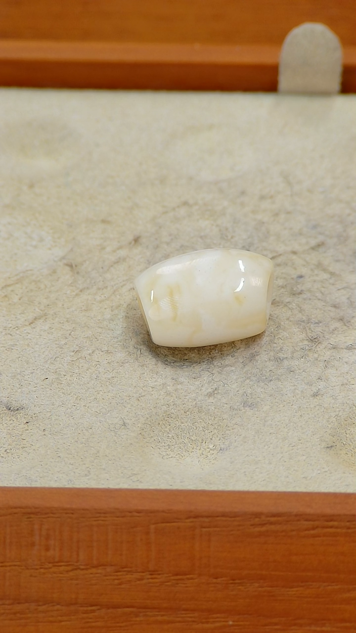 【闪购商品】蜜蜡裸石未镶嵌俄料微瑕1.14克