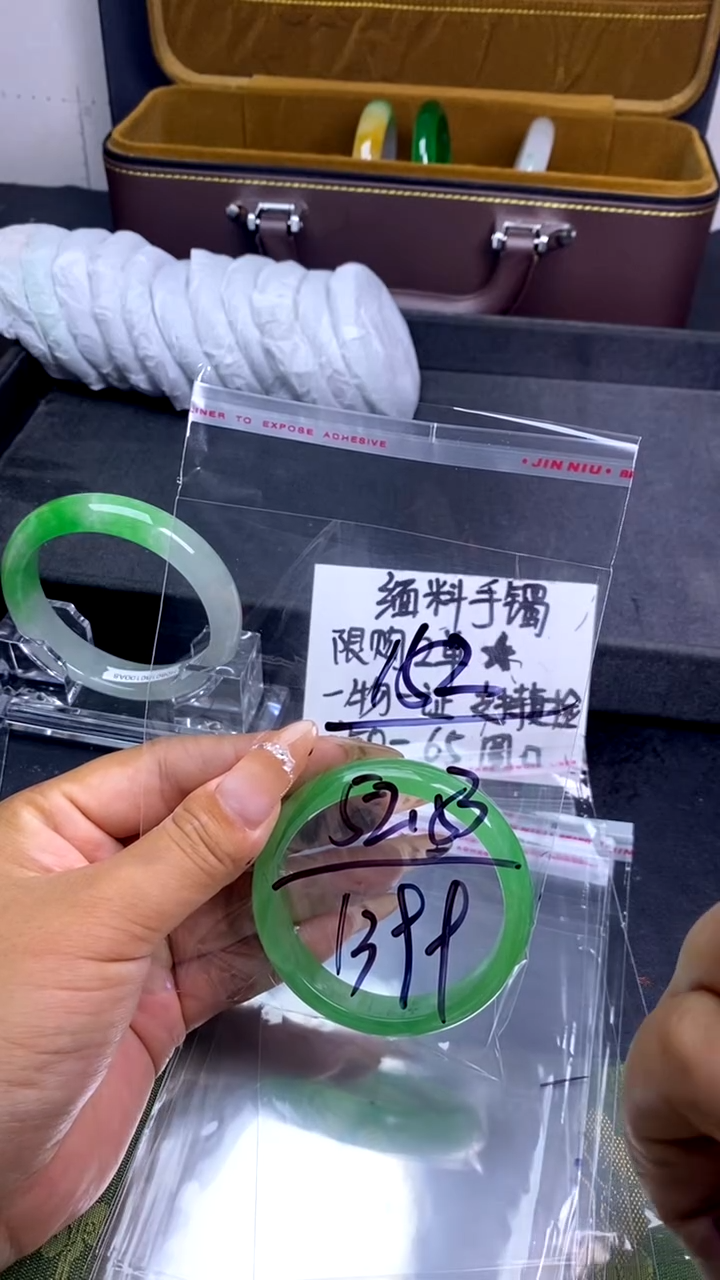 时尚女款缅料手镯152