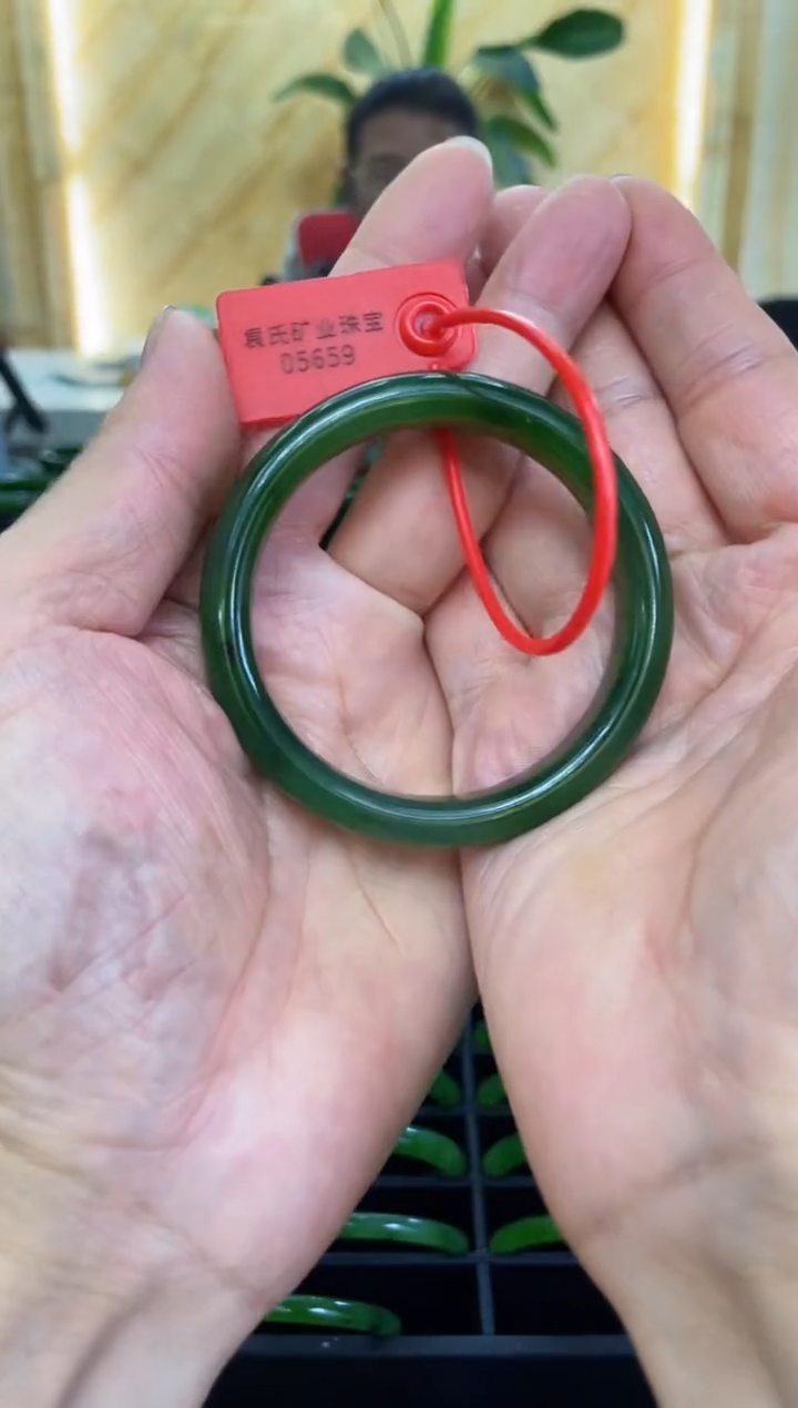 和田玉（碧玉）手镯未镶嵌手****1659