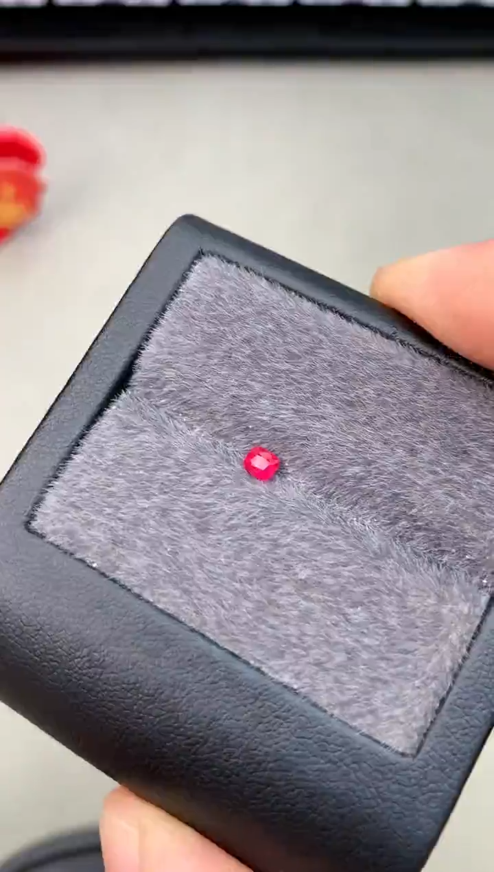 【闪购商品】定制尖晶石裸石未镶嵌0.26ct 吉尔德曼辛绝地武士