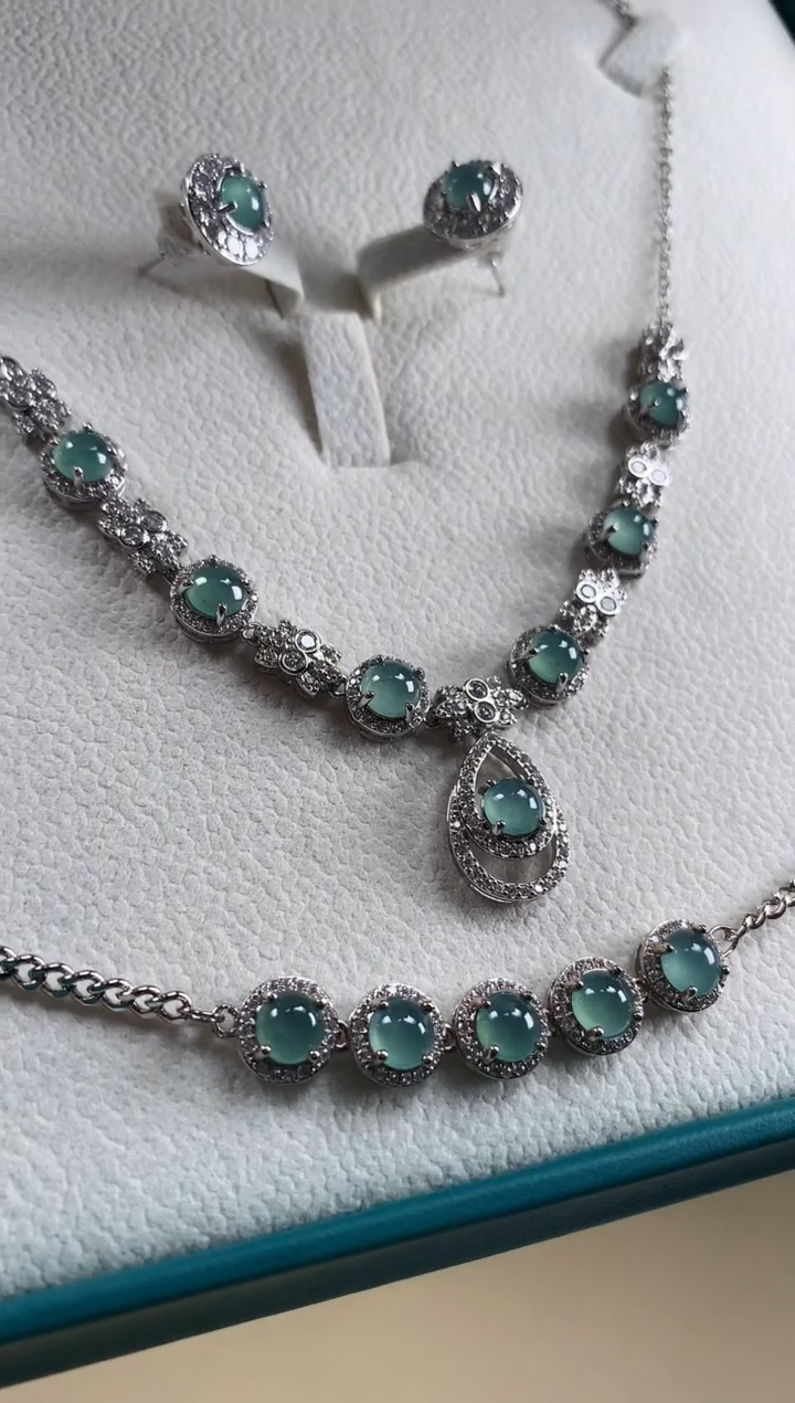 【闪购商品】翡翠颈饰未镶嵌            *d40