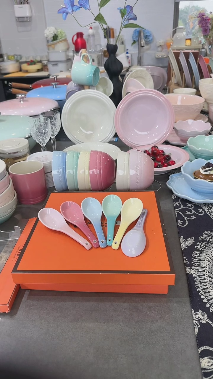 【闪购商品】瓷六色勺子