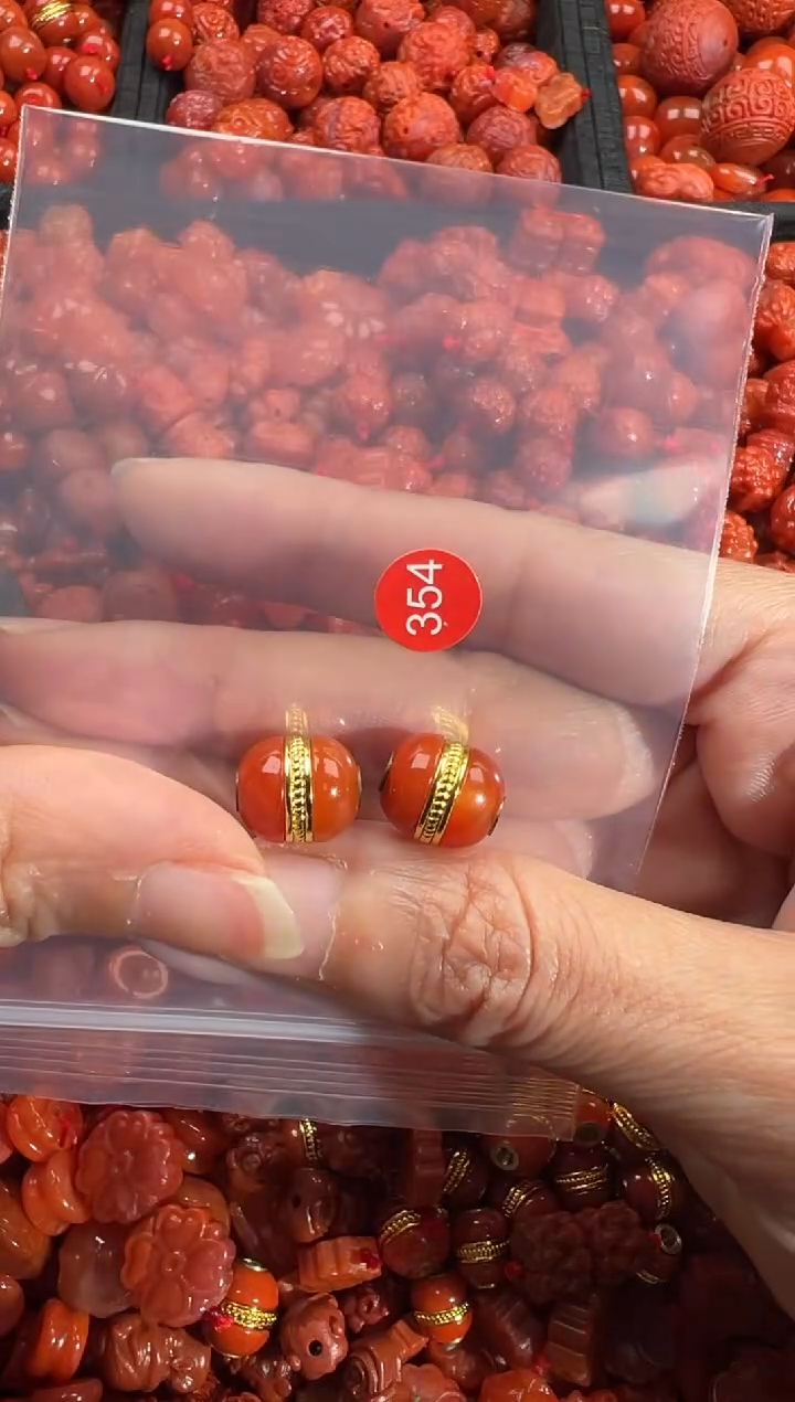 南红玛瑙未镶嵌颈饰1
