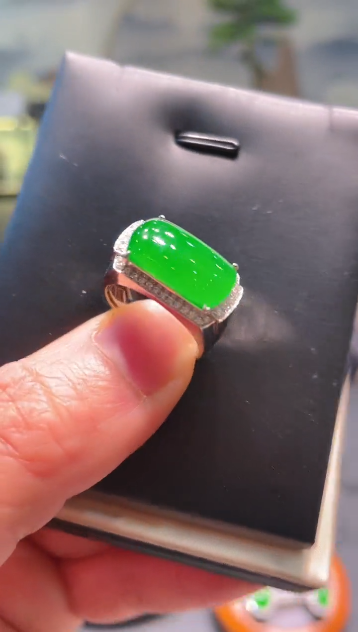 【闪购商品】翡翠颈饰18K金镶嵌A23戒指