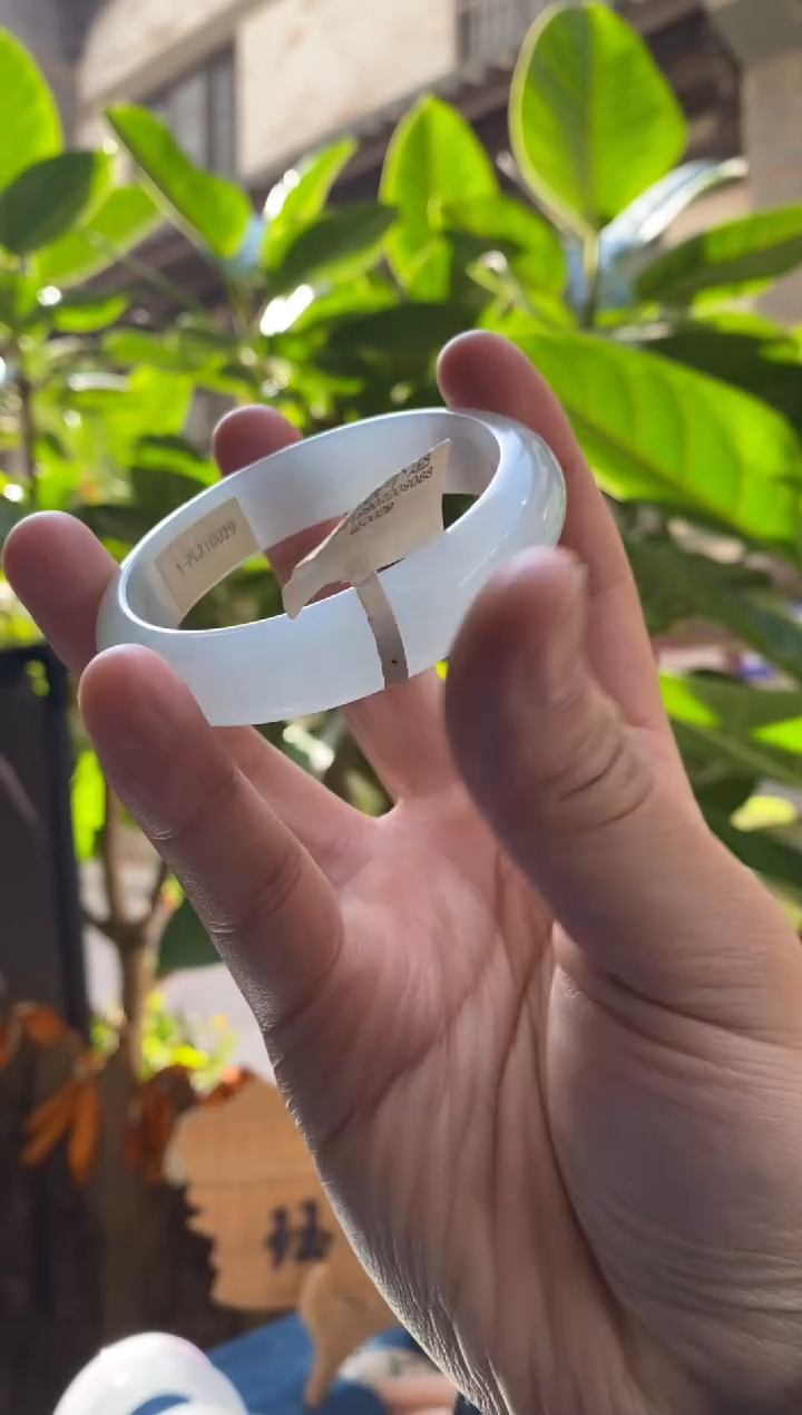 【闪购商品】翡翠手镯未镶嵌55圈