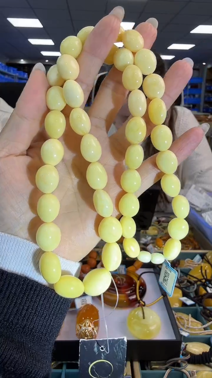 琥珀颈饰未镶嵌174秒拍号 假一罚三 