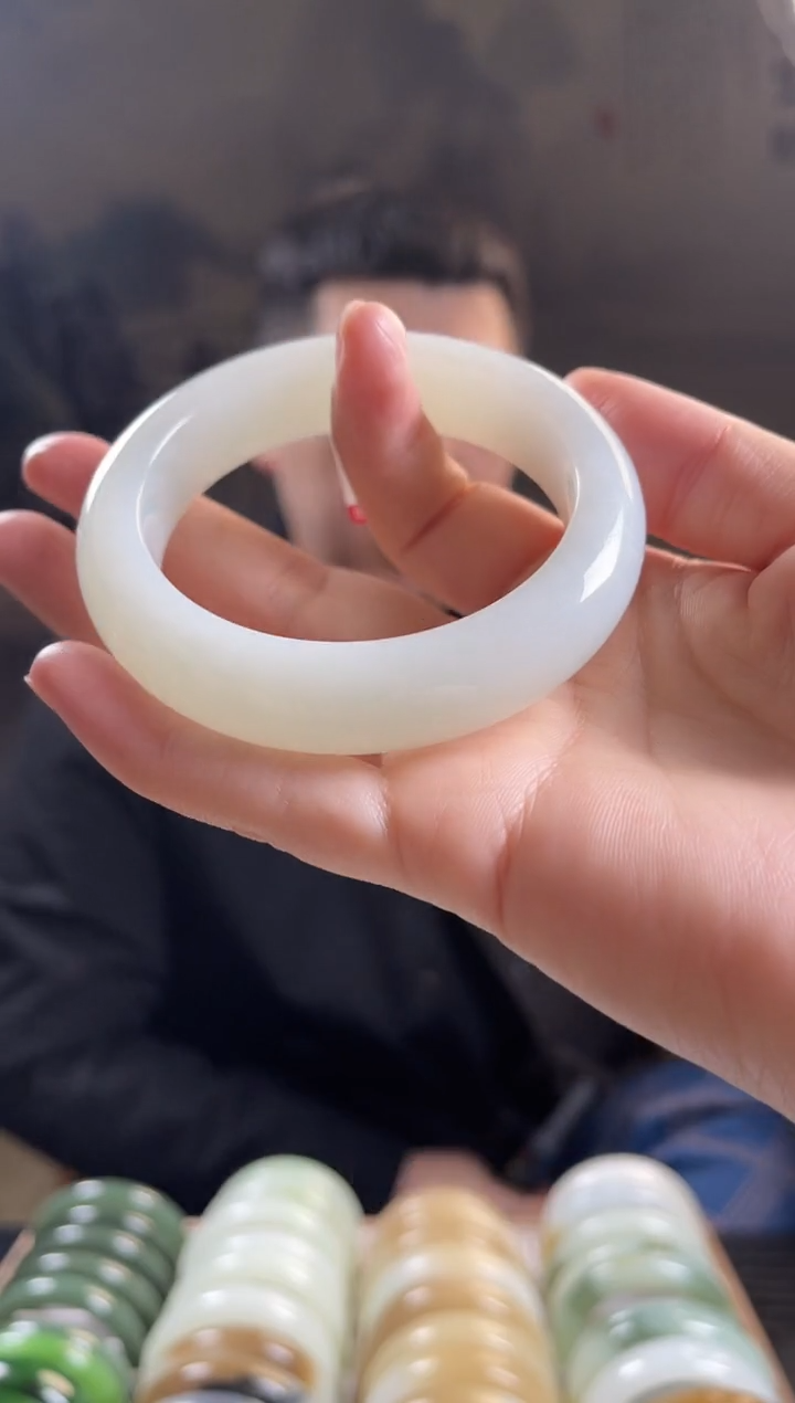 未镶嵌手镯和田玉56+圈口4133