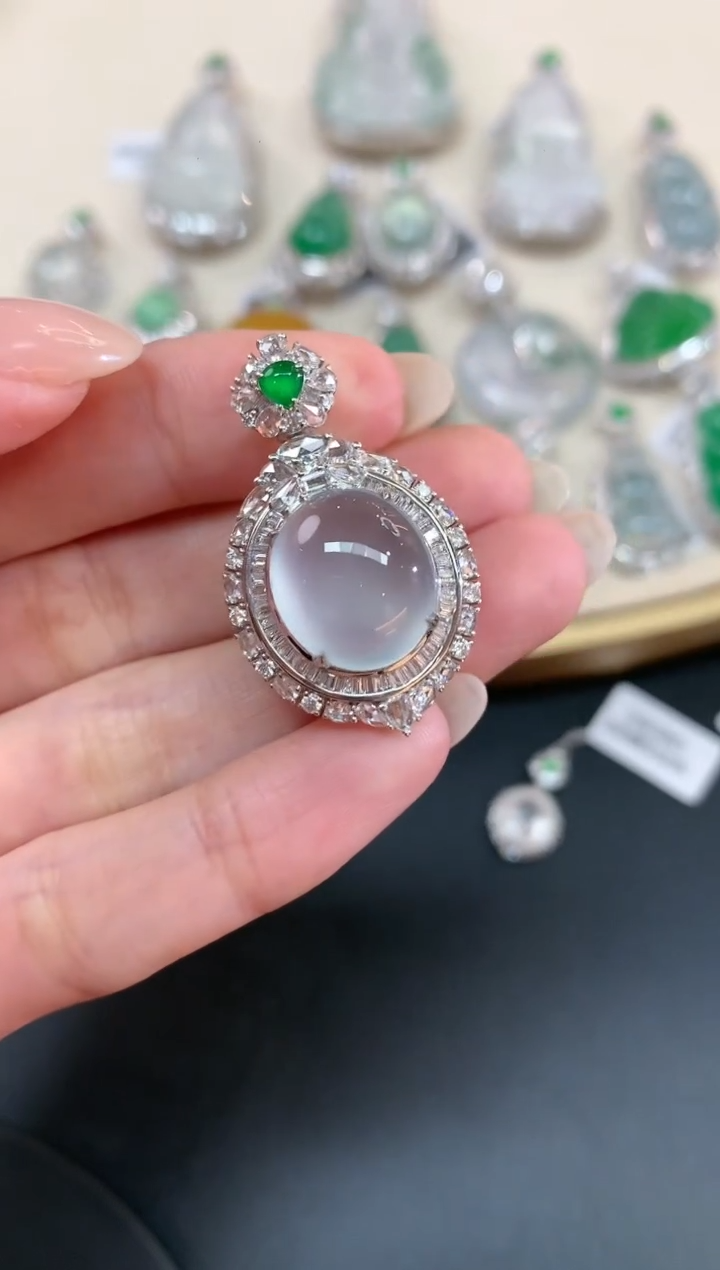 【闪购商品】翡翠吊坠(不含链)18K金镶嵌A658|39800