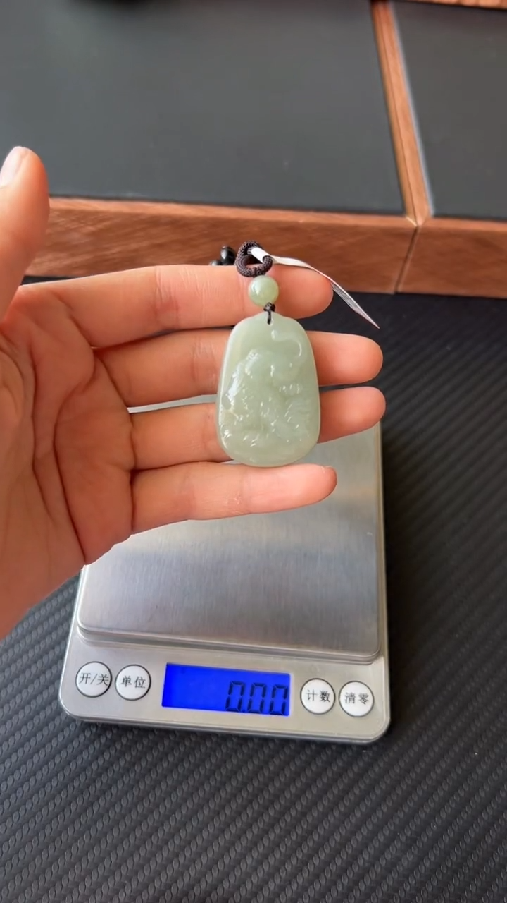 【闪购商品】和田玉吊坠(赠链)未镶嵌且末微色差近矿