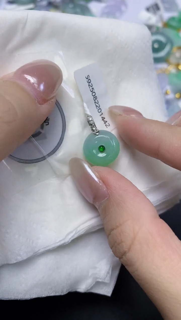 颈饰18K金镶嵌翡翠天然缅甸翡翠A货百元以上9元证书费自理