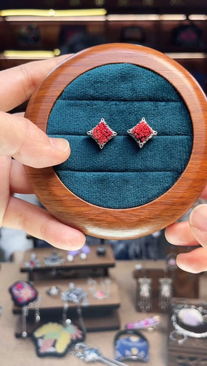 【闪购商品】织绣1813黔东南苗族刺绣