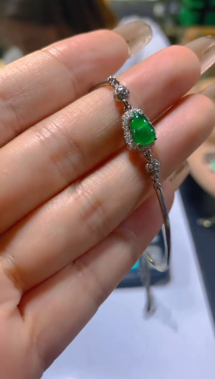 未镶嵌手链翡翠多样性发一