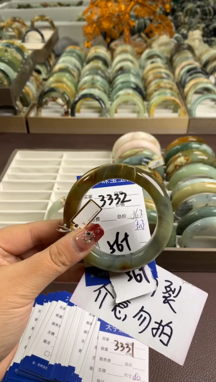 【闪购商品】蛇纹石玉手镯未镶嵌3332