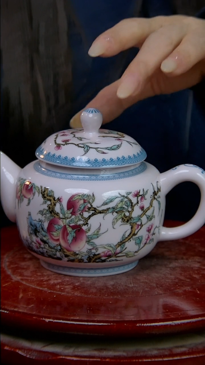 摆件陶稀土寿桃壶