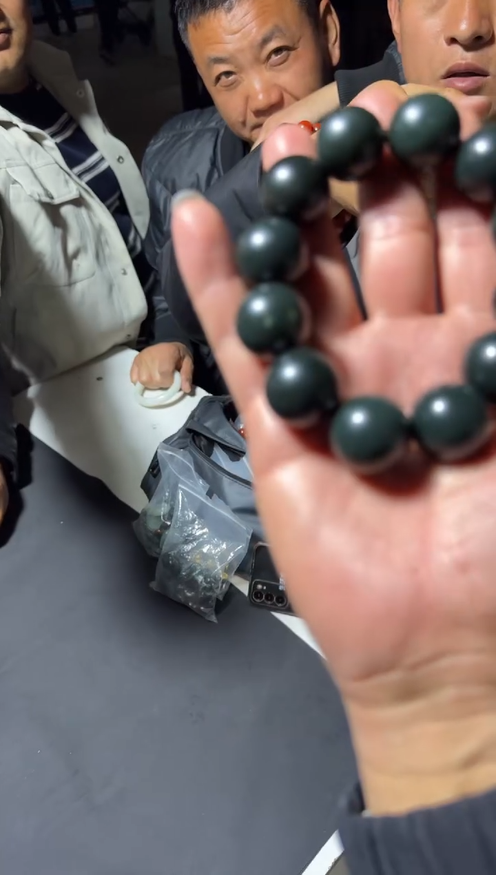 未镶嵌和田玉（糖玉）挂件和田玉