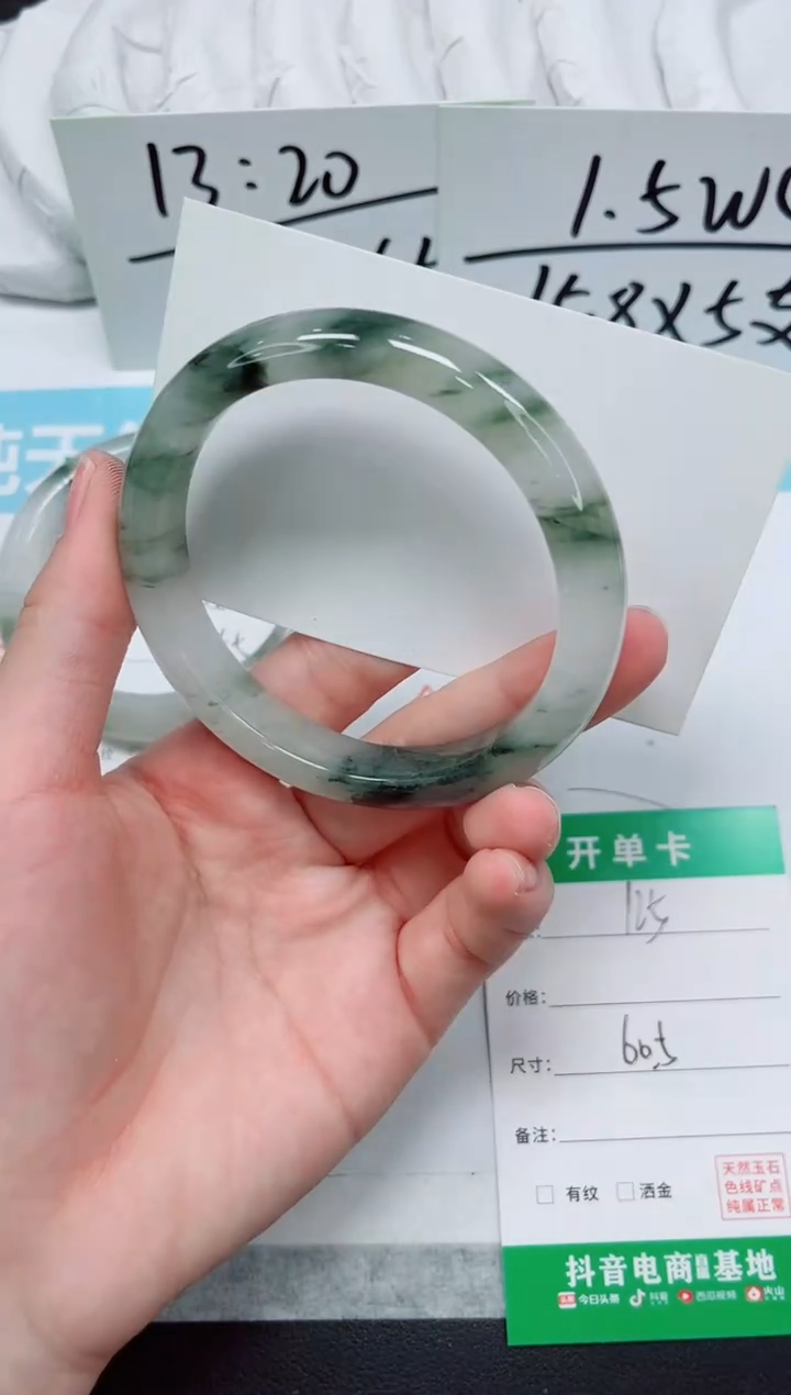 石英质玉手镯未镶嵌125-60