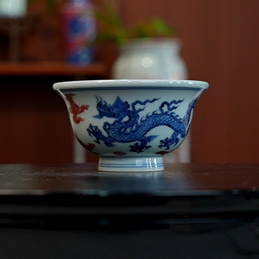 1.3/唐英督造/青花釉里红龙纹压手杯