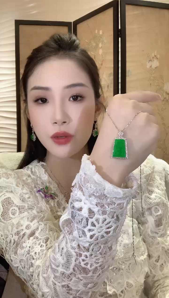 【闪购商品】翡翠吊坠(不含链)18K金镶嵌A48