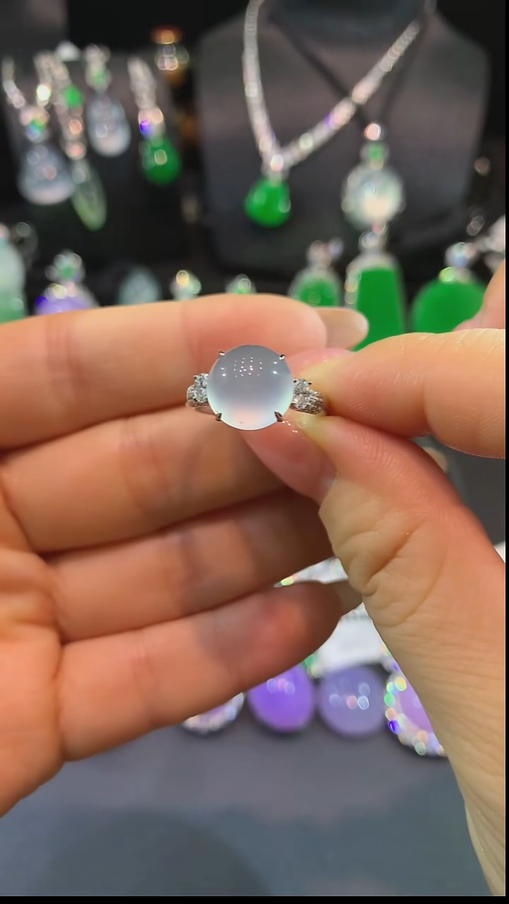 18K金镶嵌戒指翡翠戒指