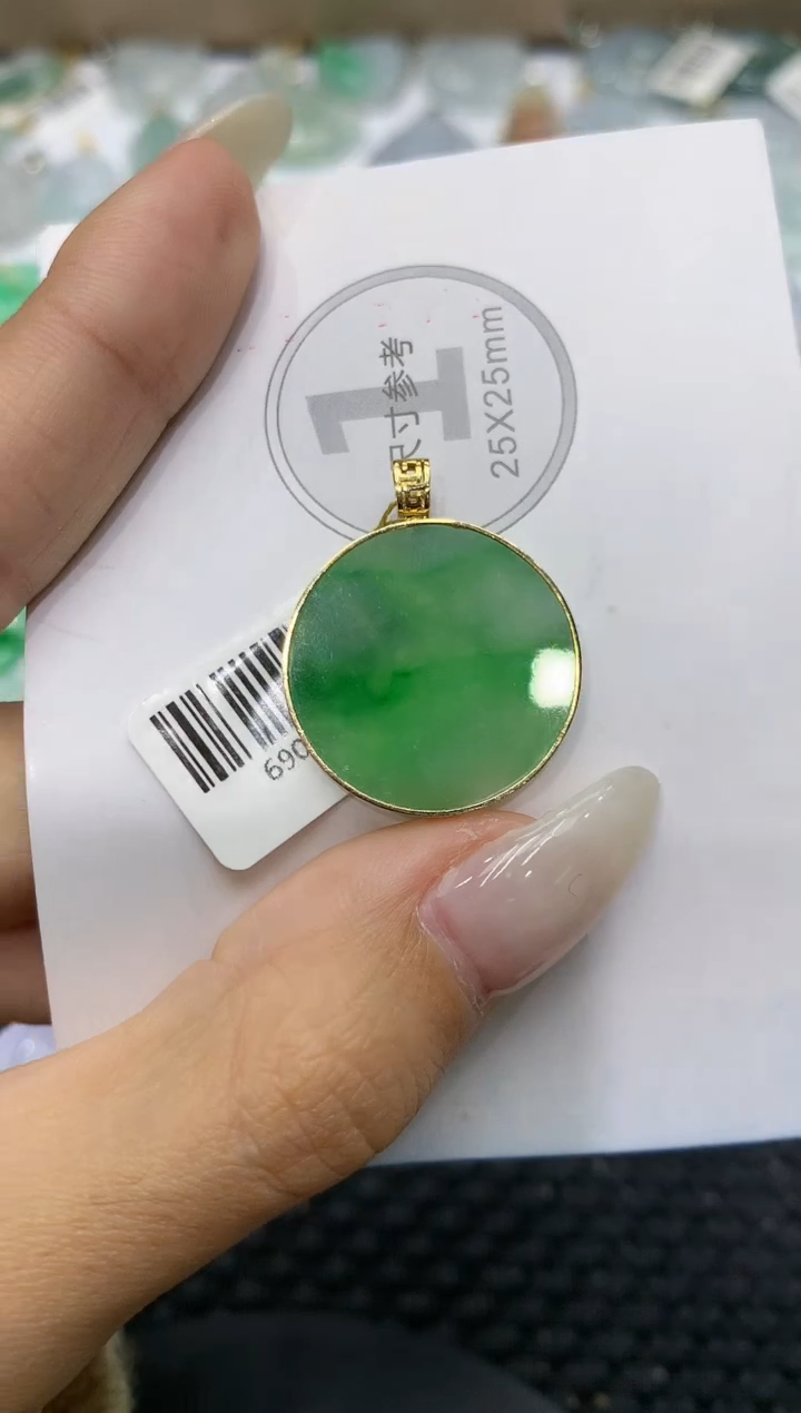 颈饰18K金镶嵌翡翠111111111111