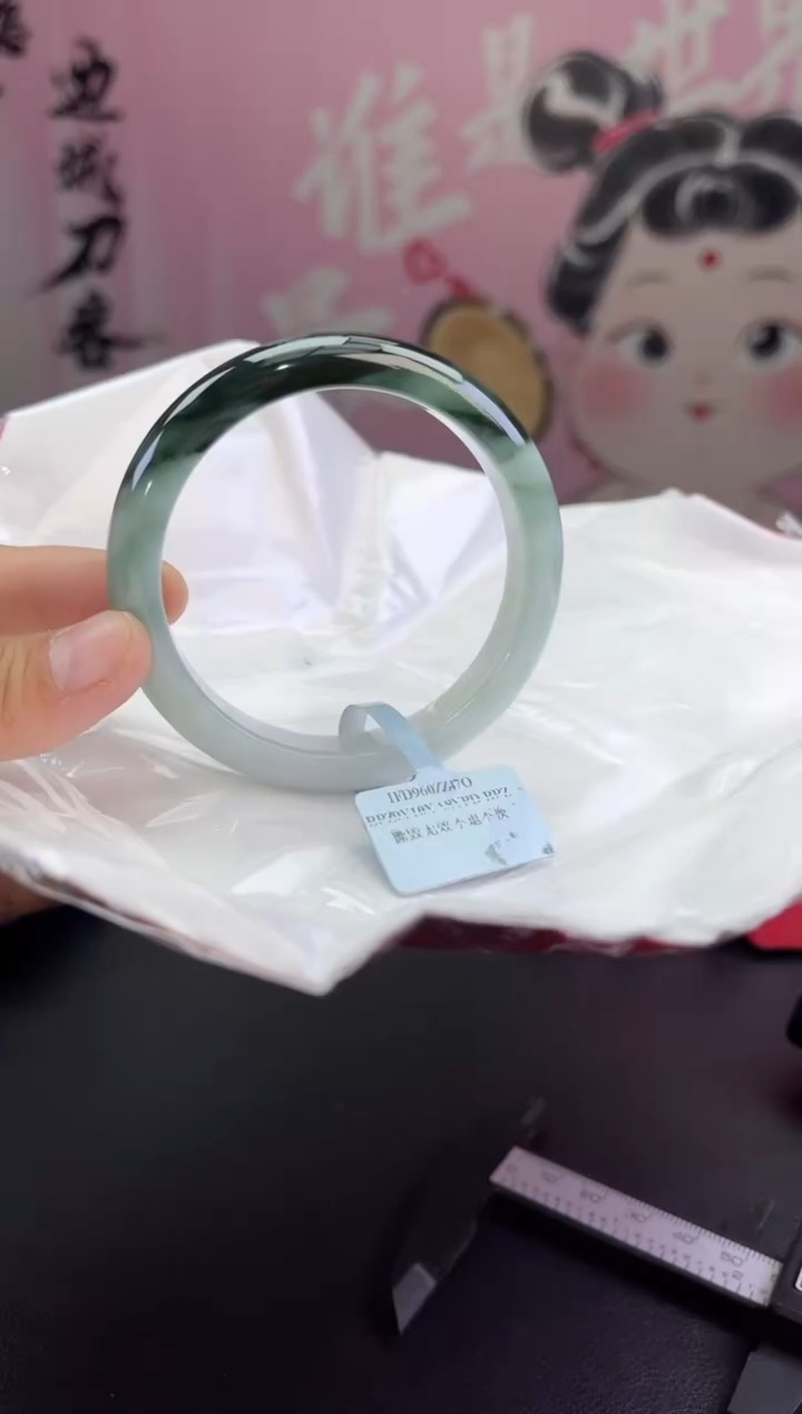 【闪购商品】翡翠手镯未镶嵌8翡翠手镯（微瑕）