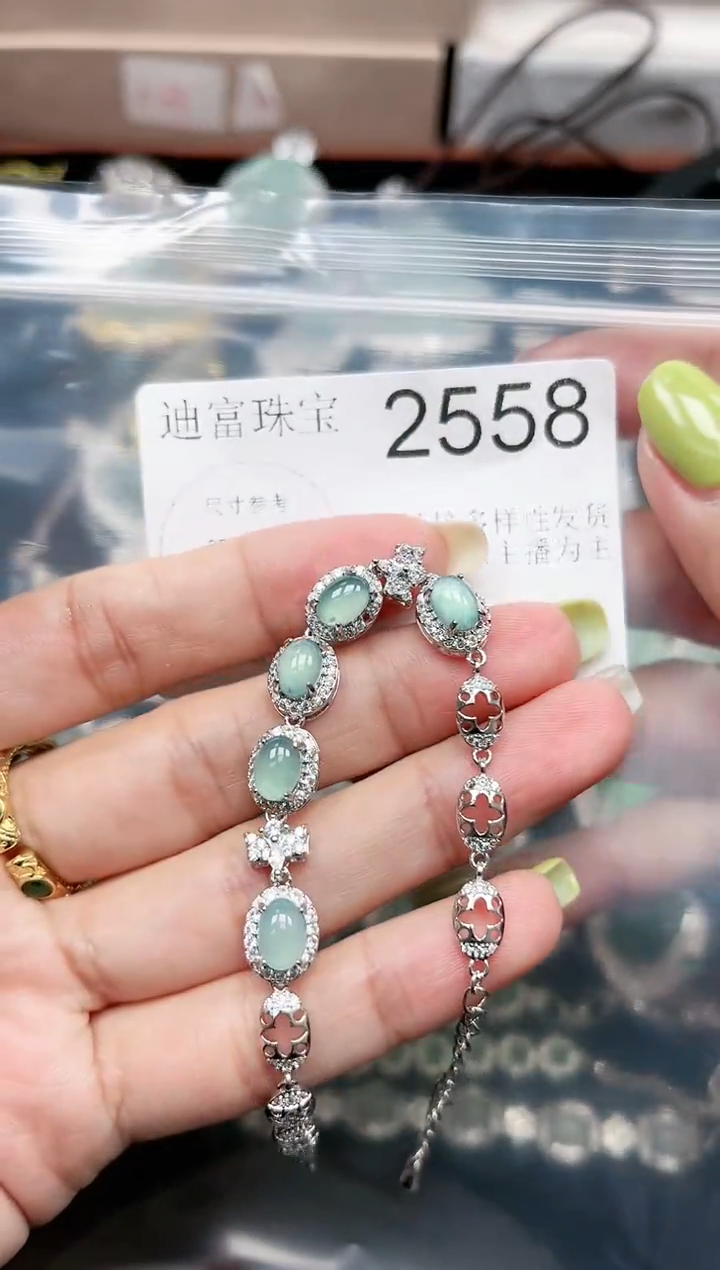【闪购商品】翡翠颈饰未镶嵌赠皮绳2558