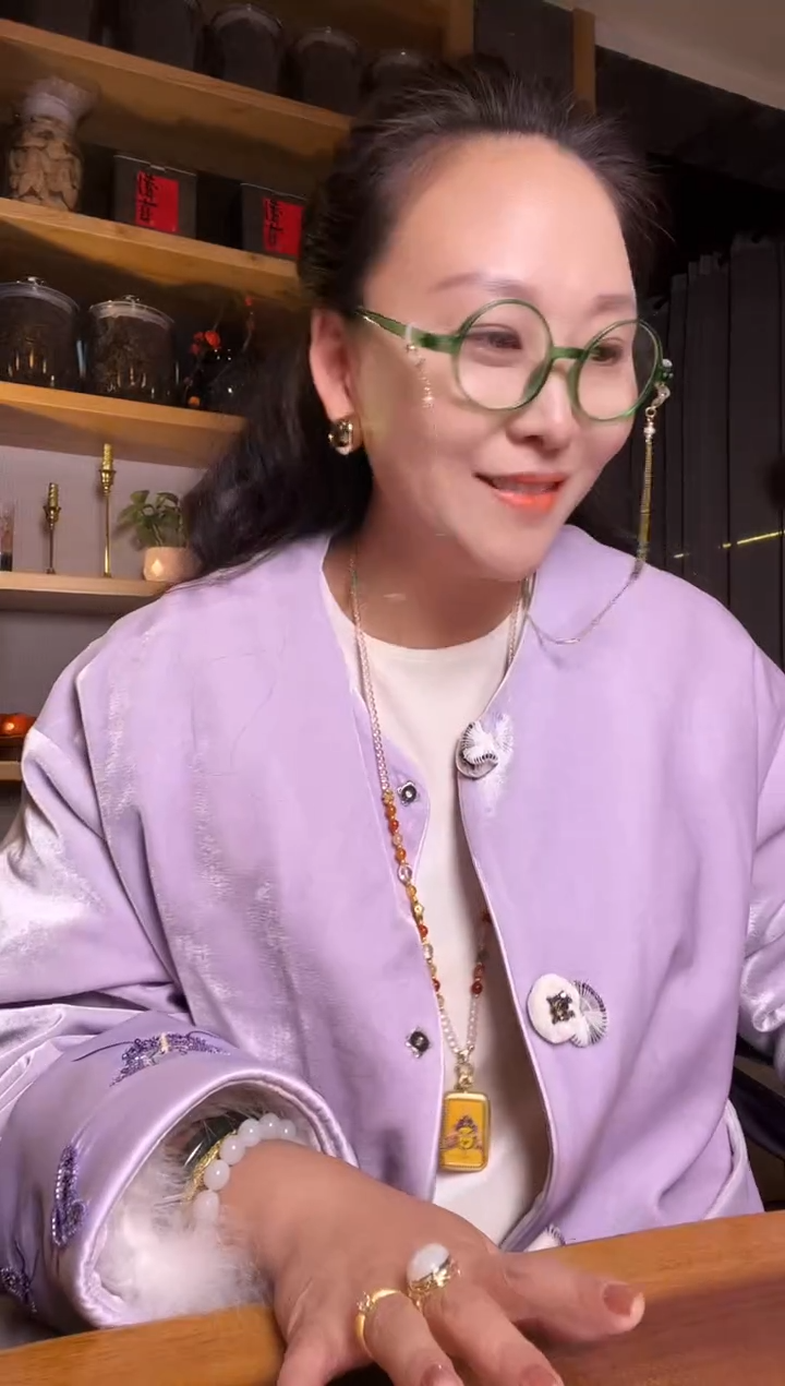 眼镜链1条------------------