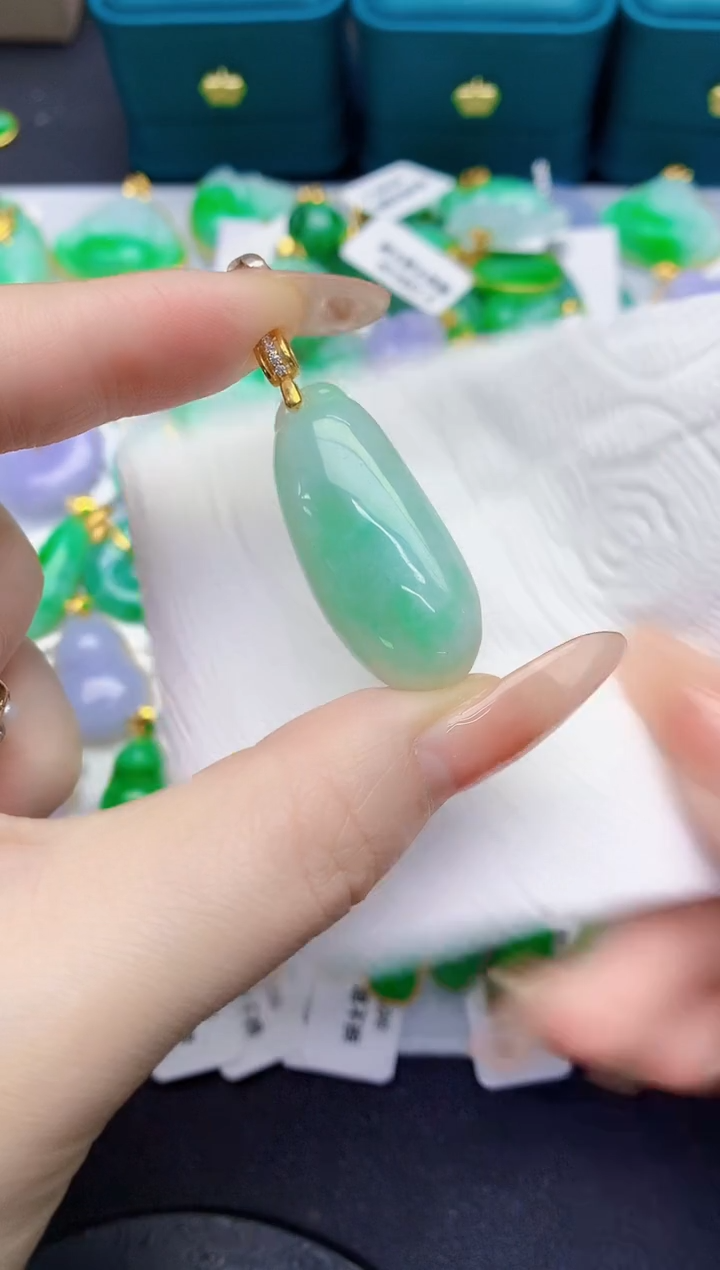 颈饰未镶嵌翡翠缅甸天然翡翠A货