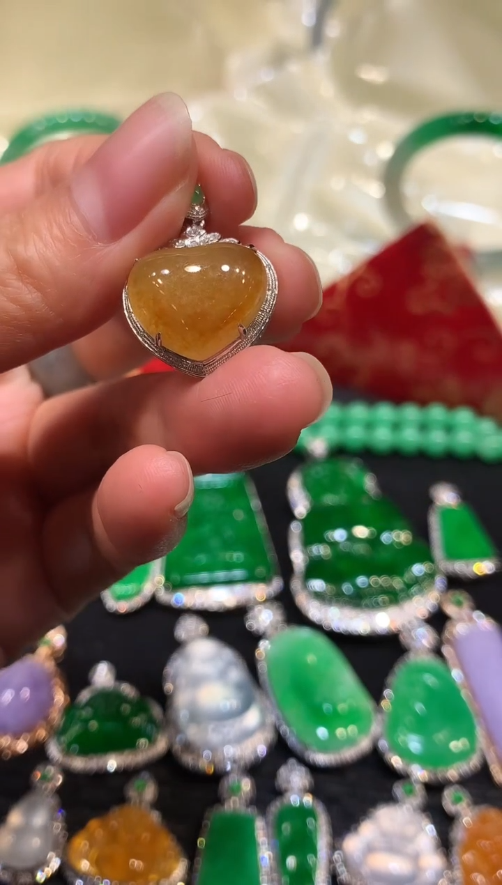 【闪购商品】翡翠吊坠(不含链)18K金镶嵌心形