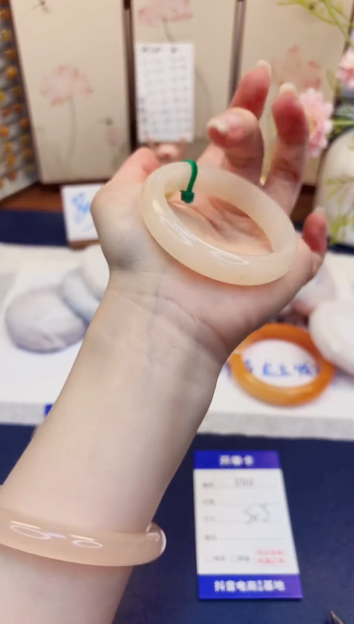 【闪购商品】石英质玉未镶嵌手镯250-财气镯-圈口50