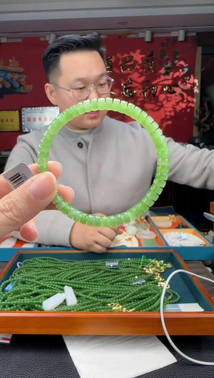 未镶嵌手串和田玉碧玉苹果绿直切手串