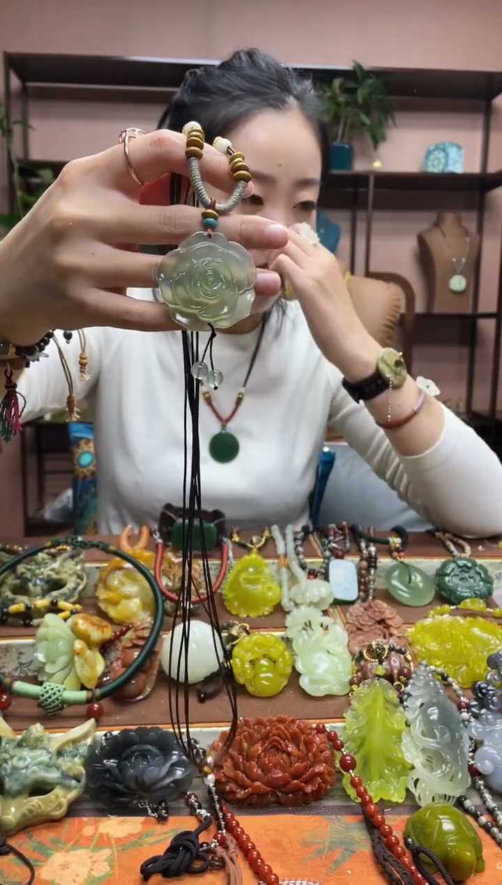 未镶嵌岫玉吊坠·1