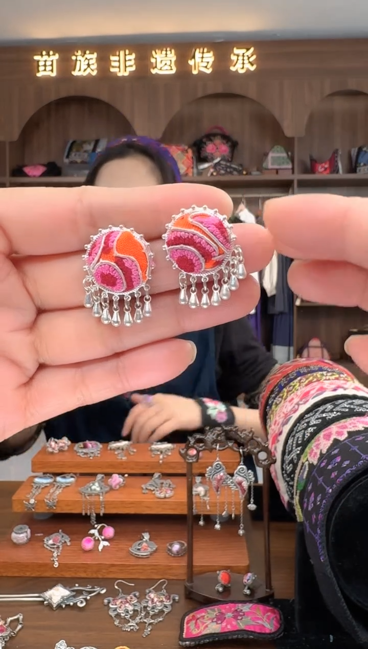 【闪购商品】织绣扶光苗绣传承6
