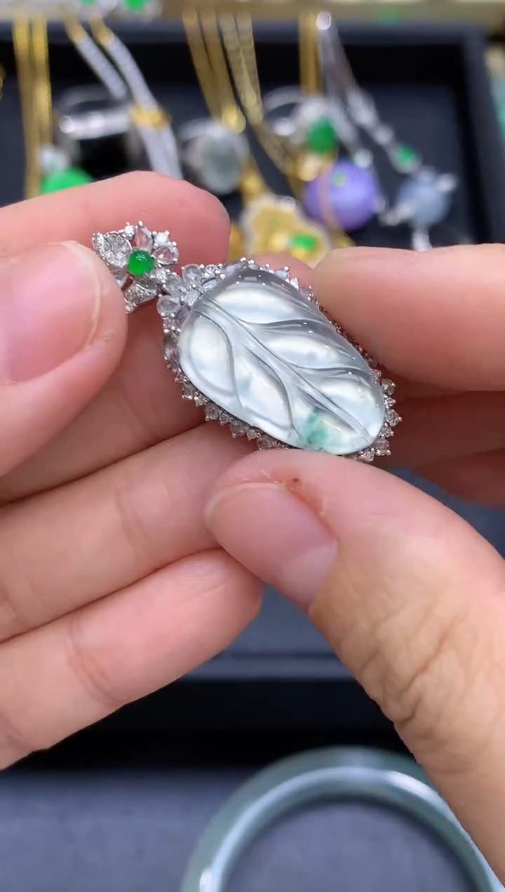 颈饰18K金镶嵌翡翠725-中国好珍宝