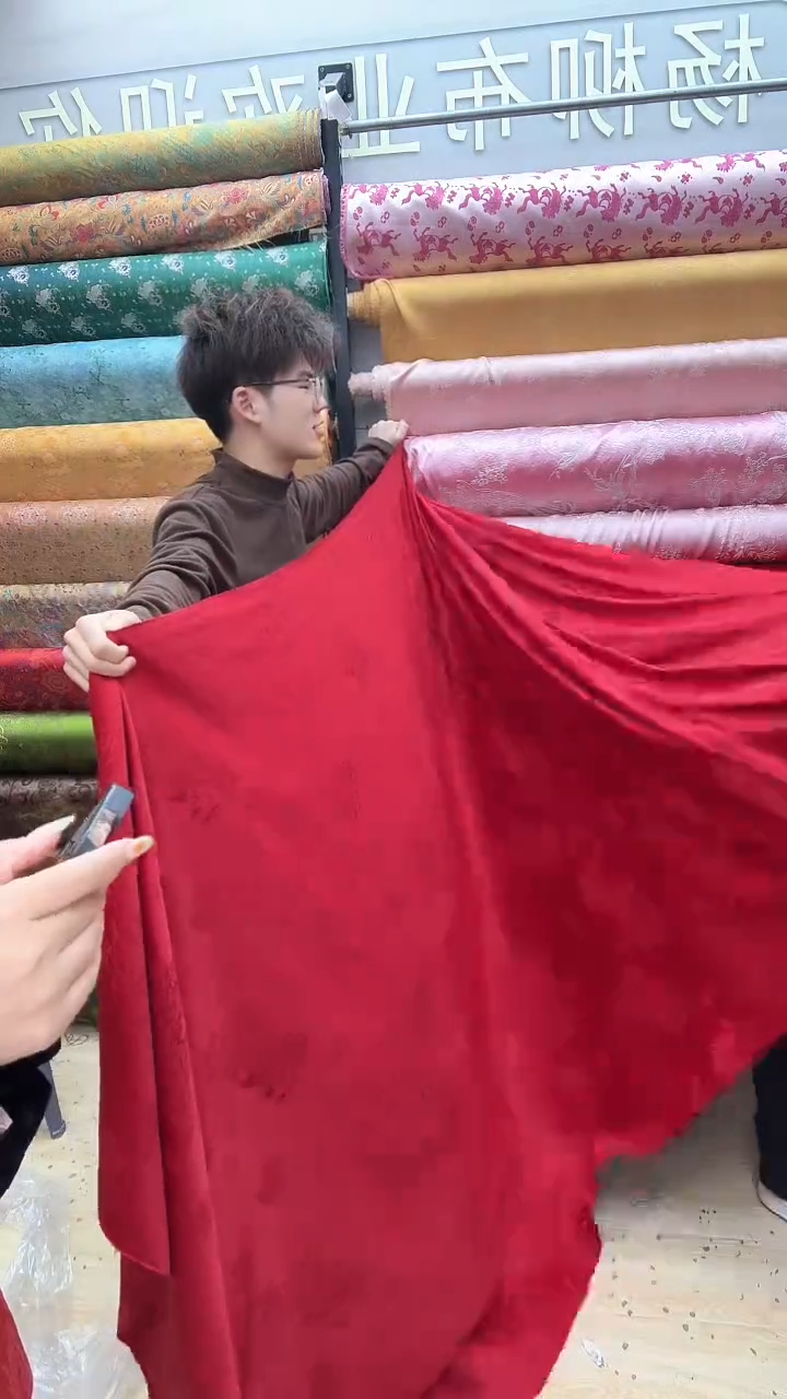 61号红色植物师浮雕提花半米